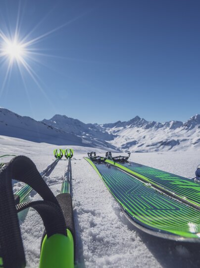 Dynafit Speedtouring Ausrüstung  im Schnee. | © Davos Klosters Mountains