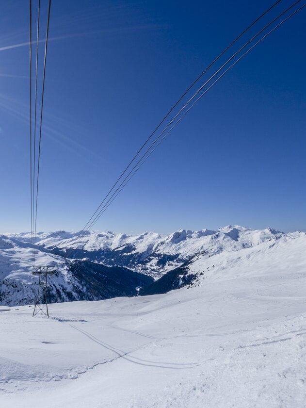Sonnenstrahlen Pischa | © Davos Klosters Mountains Sonnenstrahlen hüllen das weite Bergpanorama ein, | © Davos Klosters Mountains