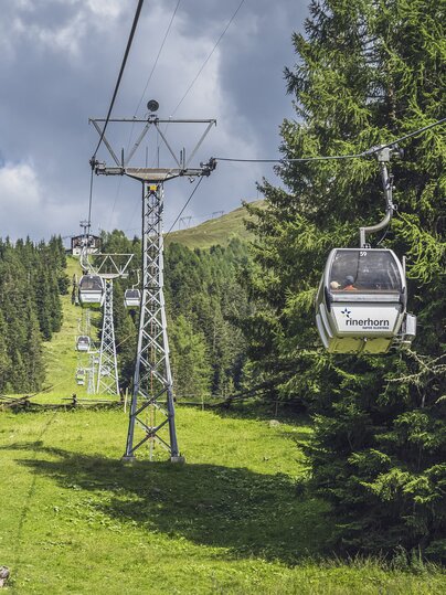 Gondelbahn Rinerhorn transportiert unsere Gäste zur Bergstation Jatzmeder. | © Davos Klosters Mountains