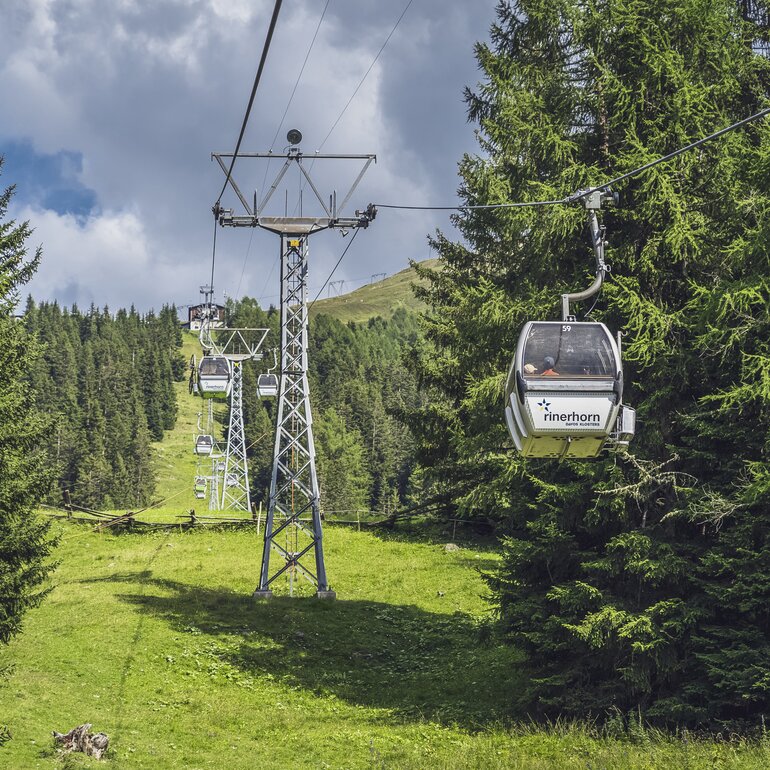Rinerhorn gondola transports our guests to the Jatzmeder mountain station. | © Davos Klosters Mountains