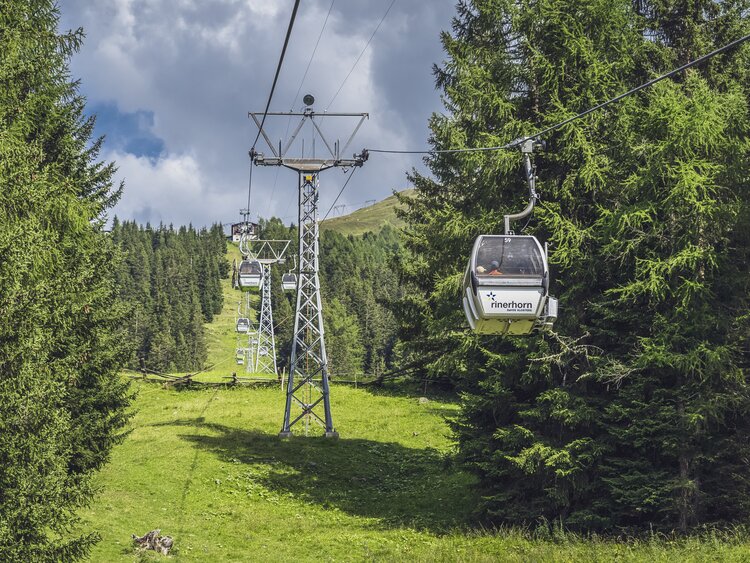 Gondelbahn Rinerhorn transportiert unsere Gäste zur Bergstation Jatzmeder. | © Davos Klosters Mountains