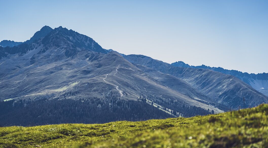 Sicht auf das traumhafte Wandergebiet auf dem Rinerhorn, | © Davos Klosters Mountains