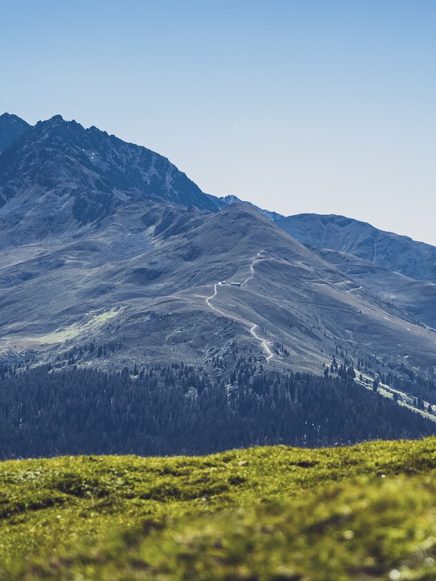 View to the wonderful hiking area of the Rinerhorn. | © Davos Klosters Mountains