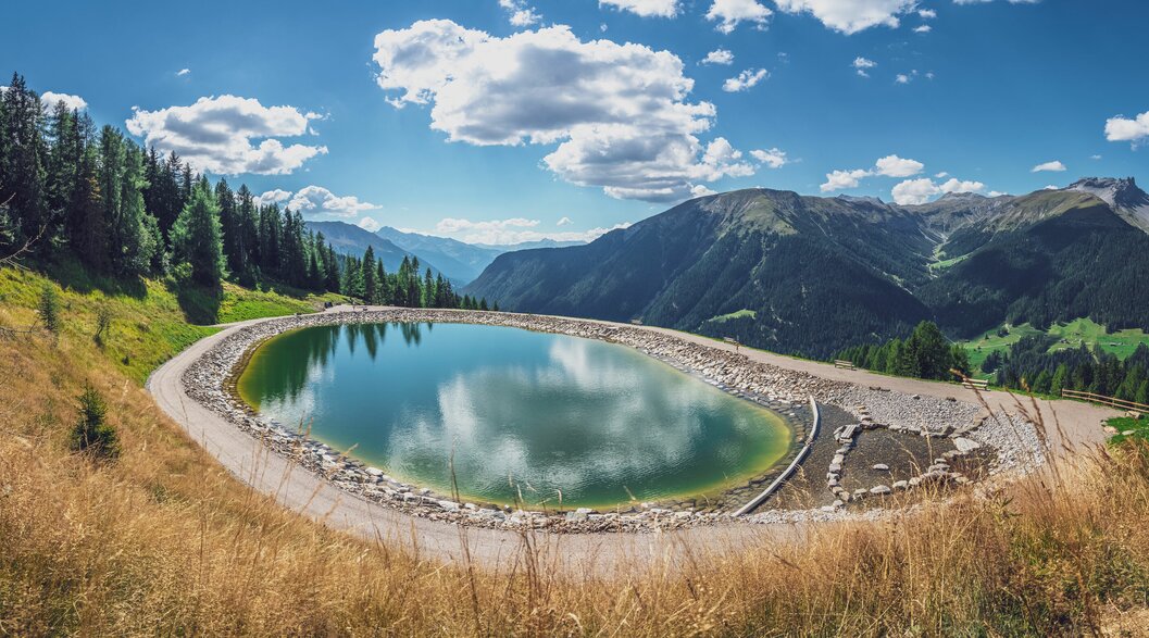 Blick auf den Speichersee Nülli am Rinerhorn im Sommer. | © Davos Klosters Mountains