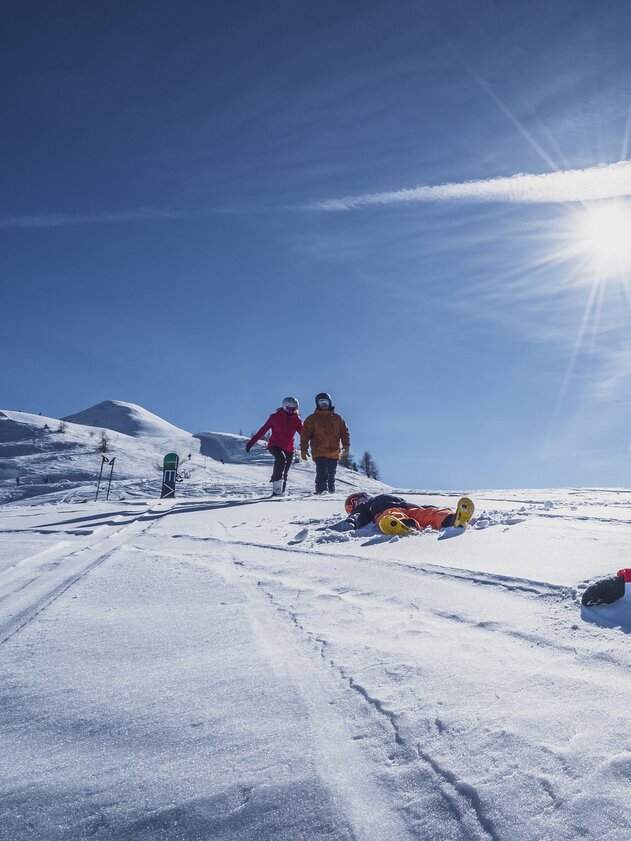 Spass im Schnee | © Davos Klosters Mountains Kinder haben Spass im Schnee abseits der Pisten. | © Davos Klosters Mountains