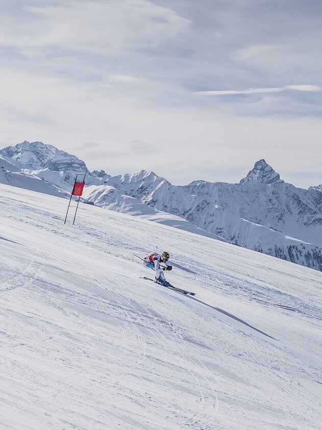 Ski race run on the Jakobshorn with view towards the Tinzenhorn. | © Davos Klosters Mountains