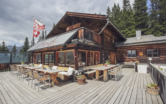 Die kleine aber feine Sonnenterrasse des Naturfreundehaus in Davos. | © Davos Klosters Mountains