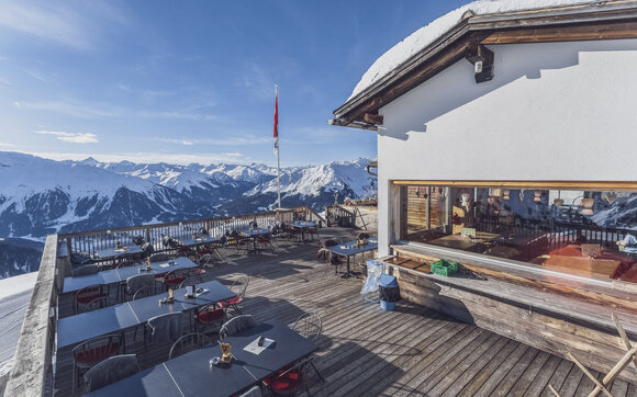 Das gemütliche Hüttenbeizli an der Abfahrt Schaffürggli-Zügenhüttli mit fantastischer Aussicht. | © Davos Klosters Mountains