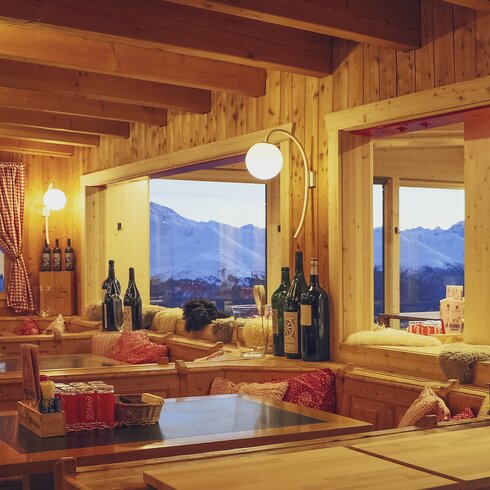 Gemütlich eingerichtetes Bergrestaurant Höhenweg auf Parsenn. | © Davos Klosters Mountains
