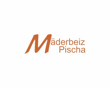Logo of the Restaurant Mäderbeiz which consists of an orange writing. | © Davos Klosters Mountains