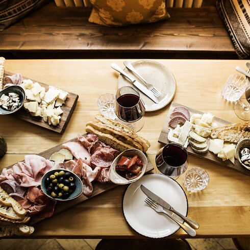 Kalte Platte mit Fleisch und Käse. | © Davos Klosters Mountains