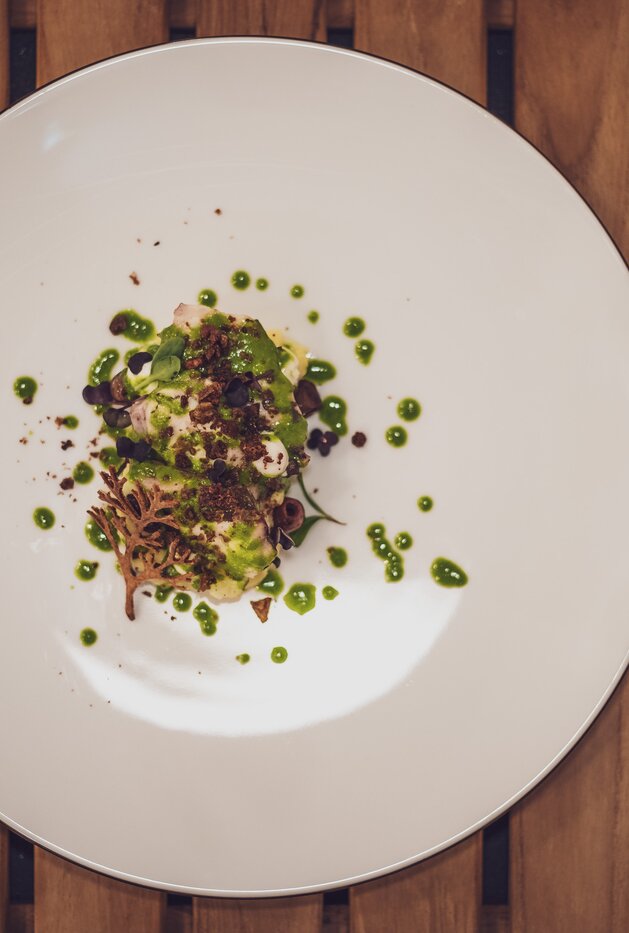 Prepared plate with a delicious octopus salad, view from above. | © Davos Klosters Mountains