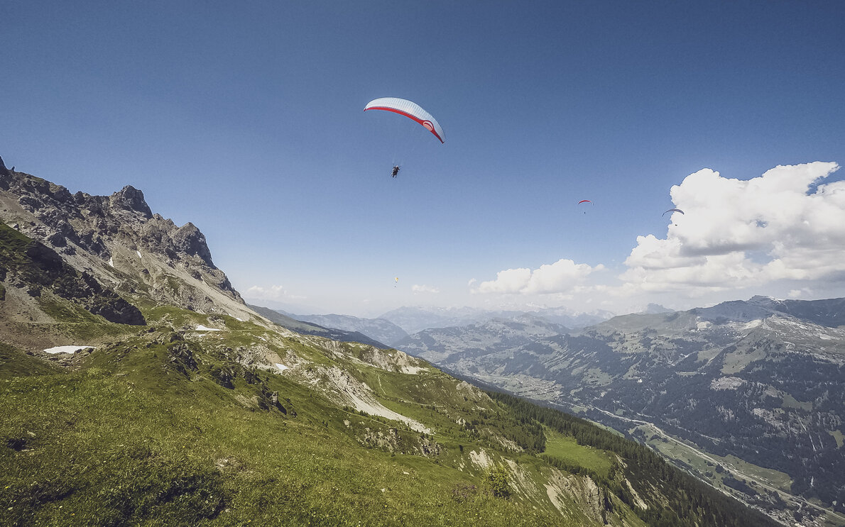 Gleitschirmflieger | © Davos Klosters Mountains 