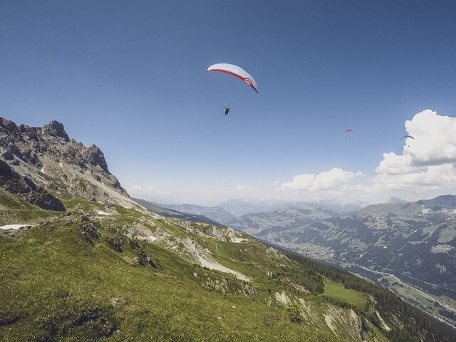Gleitschirmflieger | © Davos Klosters Mountains 