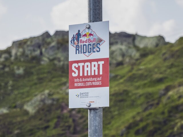 Redbull Ridges Schild | © Davos Klosters Mountains