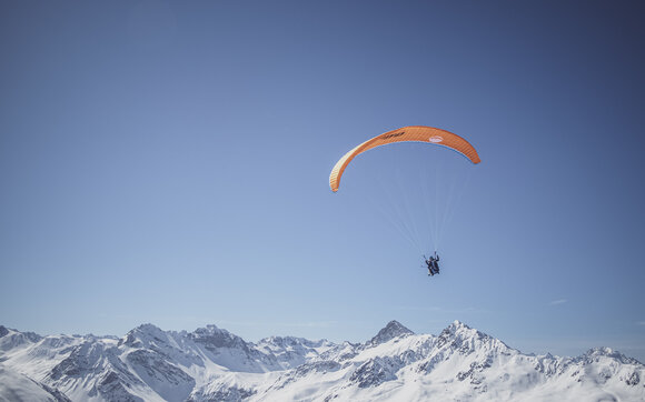 Gleitschirmflieger | © Davos Klosters Mountains 