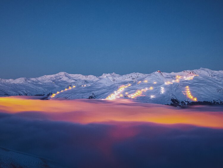 Beschneiung bei Nacht auf dem Jakobshorn | © Marcel Giger