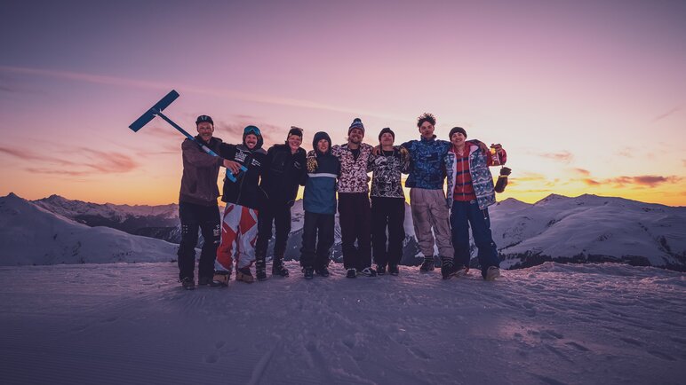 Shape Team nach Fertigstellung der Halfpipe  | © Davos Klosters Mountains 