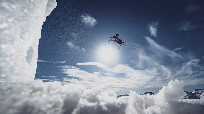 Freestyler aktiv in der Luft  | © Davos Klosters Mountains 