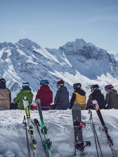 Gruppe Skifahrer am Jakobshorn  | © Davos Klosters Mountains 