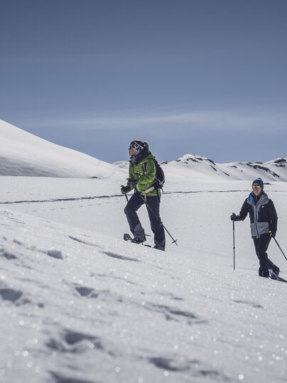 2 Schneeschuhwanderer auf Tour | © Davos Klosters Mountains 