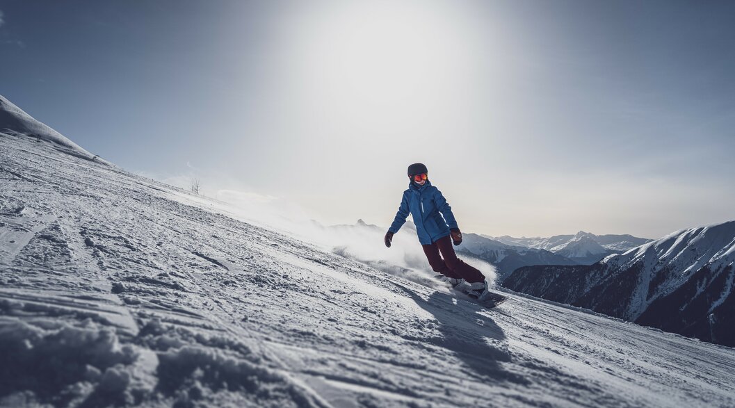 Snowboarder auf Talabfahrt | © Davos Klosters Mountains Snowboarder auf Talabfahrt | © Davos Klosters Mountains