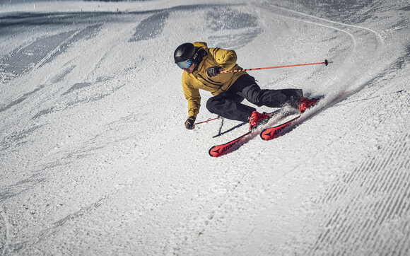 Skifahrer auf Talabfahrt  | © Davos Klosters Mountains 