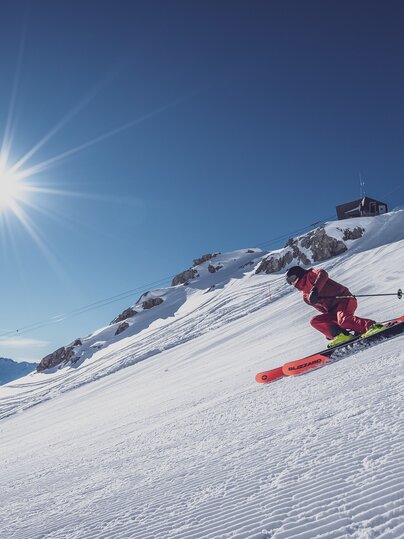 Skifahrer im Steilhang  | © Davos Klosters Mountains 