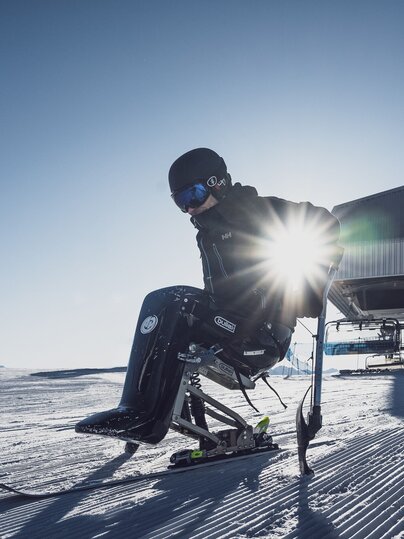 Skifahrer mit besonderen Bedürfnissen auf Monoski | © Davos Klosters Mountains 