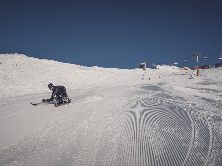 Monoskifahrer auf Skipiste  | © Davos Klosters Mountains 