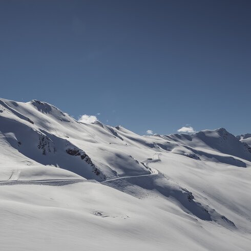 Winterwanderweg in den Bergen  | © Davos Klosters Mountains 