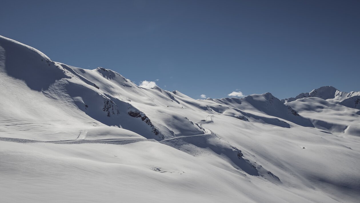 Winterwanderweg in den Bergen  | © Davos Klosters Mountains 