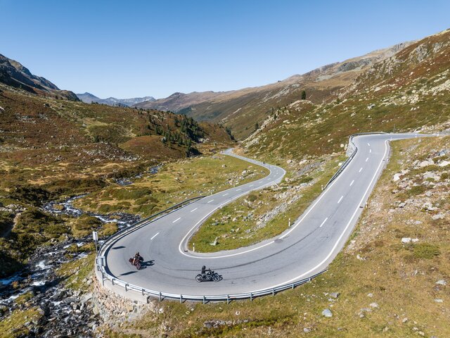 Zwei Biker am Flüelapass | © Andri Flury DDO