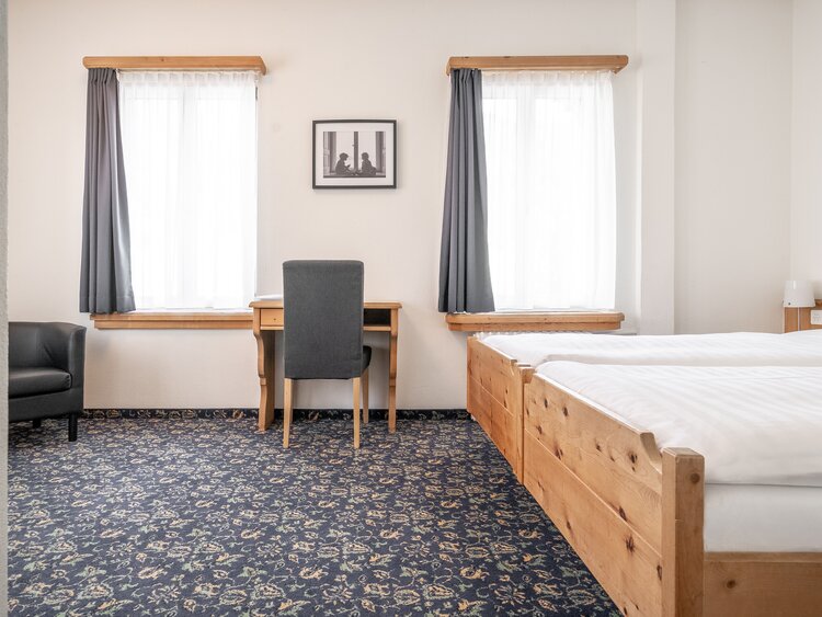 Zimmerstandard Doppelzimmer Economy einfach und schlicht. | © Davos Klosters Mountains