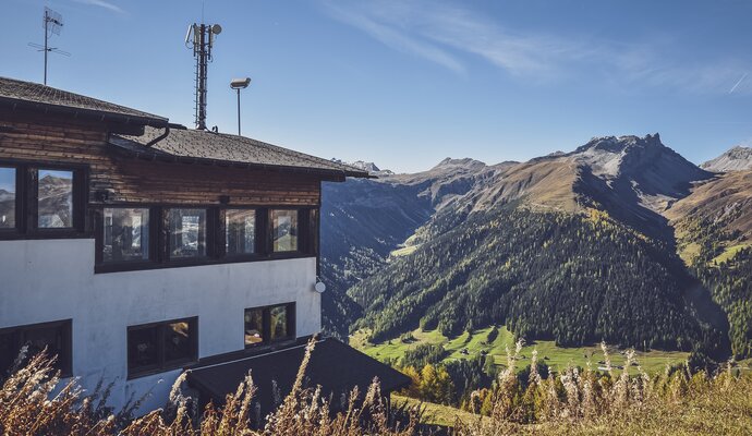 Graphic of a mountain landscape  | © Davos Klosters Mountains 