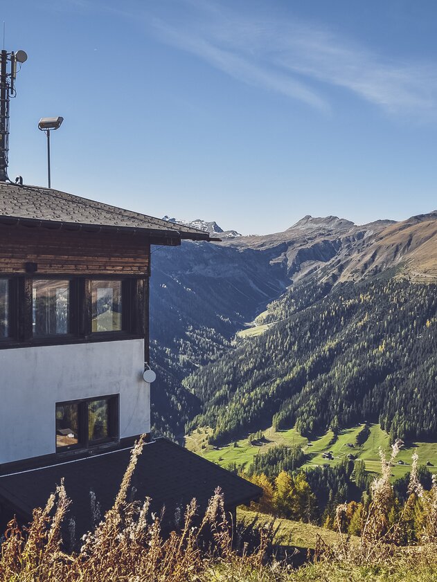 Graphic of a mountain landscape  | © Davos Klosters Mountains 