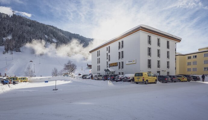 Bolgenhof in the middle of the snowy winter wonderland. | © Davos Klosters Mountains 