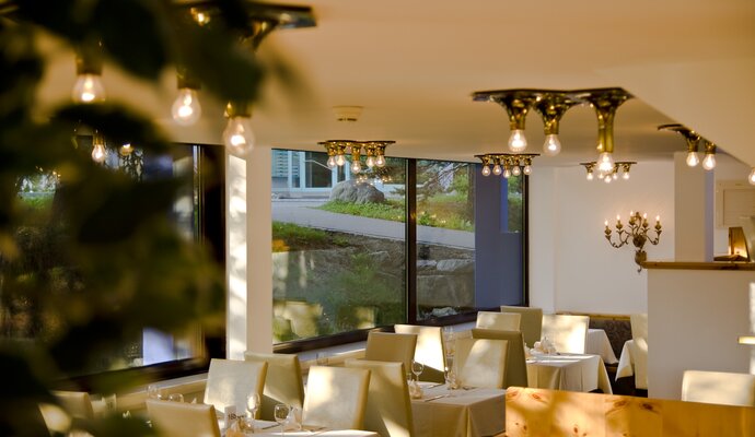 Restaurant with set tables  | © Davos Klosters Mountains 