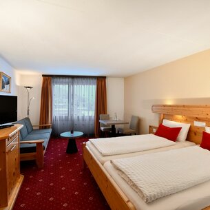 Doppelbettzimmer mit Standardeinrichtung  | © Davos Klosters Mountains 
