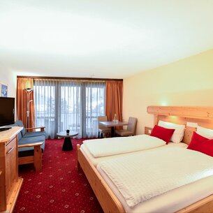 Doppelbettzimmer mit Standardeinrichtung | © Davos Klosters Mountains 