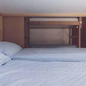 Mehrbettzimmer mit Doppelstockbetten | © Davos Klosters Mountains 