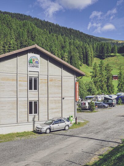 Blick zur Einfahrt vom Campingplatz  | © Davos Klosters Mountains 