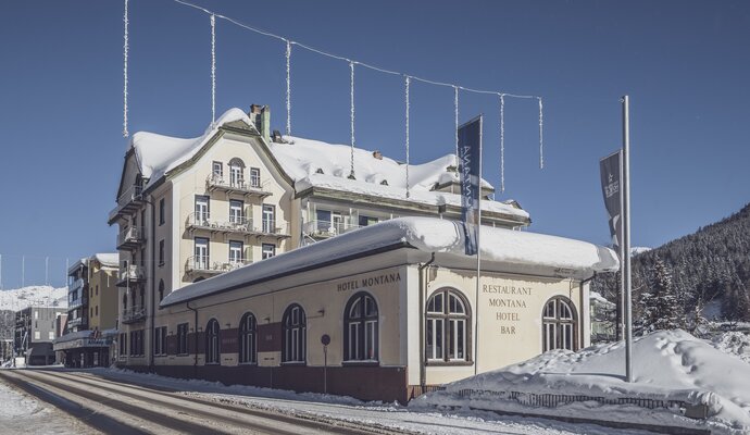 Hotel Montana mit winterlicher Aussenansicht | © Davos Klosters Mountains