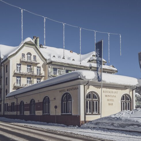 Hotel Montana mit winterlicher Aussenansicht | © Davos Klosters Mountains