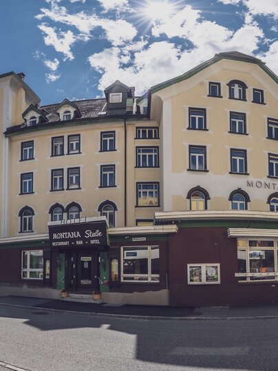 Aussenansicht vom Hotel Montana | © Davos Klosters Mountains