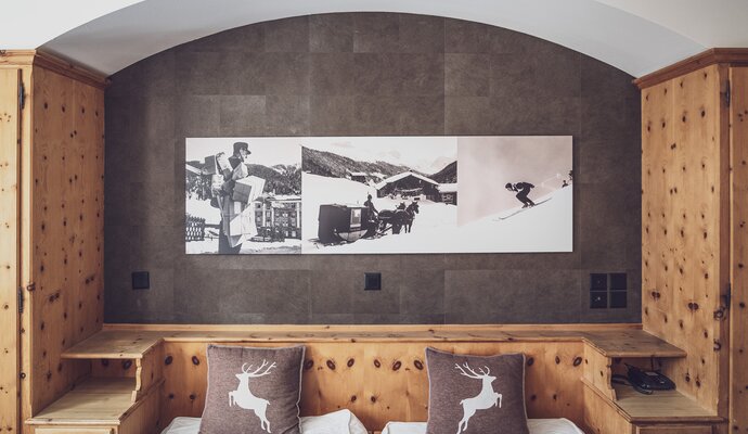 Mural above the double bed | © Davos Klosters Mountains
