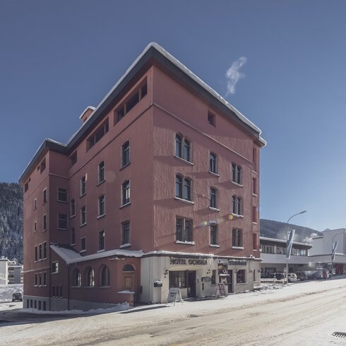Hotel Ochsen in der winterlichen Aussenansicht | © Davos Klosters Mountains