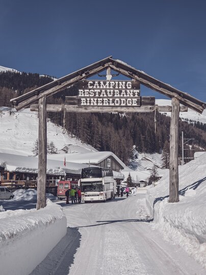 Eingangstorbogen zum Camping | © Davos Klosters Mountains