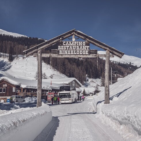 Eingangstorbogen zum Camping | © Davos Klosters Mountains