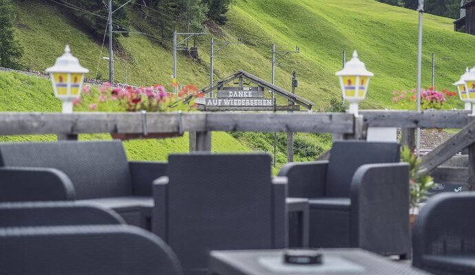 View from restaurant terrace into the greenery  | © Davos Klosters Mountains 